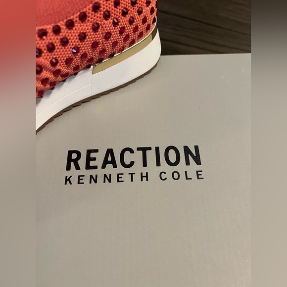 Reaction Kenneth Cole Women's Coral Slip-On Sneakers - Picture 3 of 6